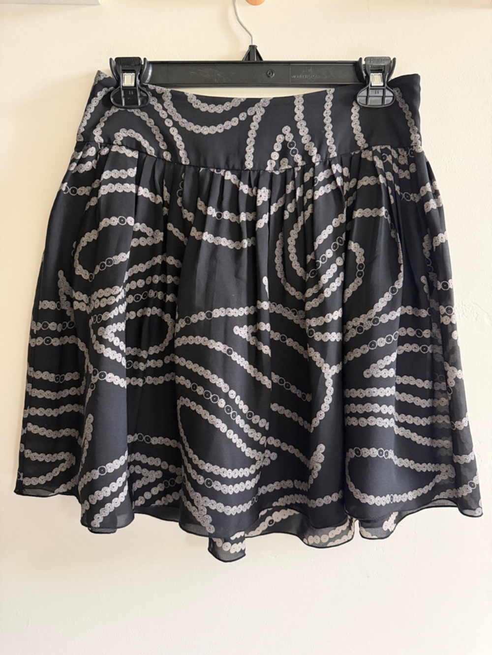 Banana Republic 100% Silk fully lined Black Skirt with Light Gray Circular Print